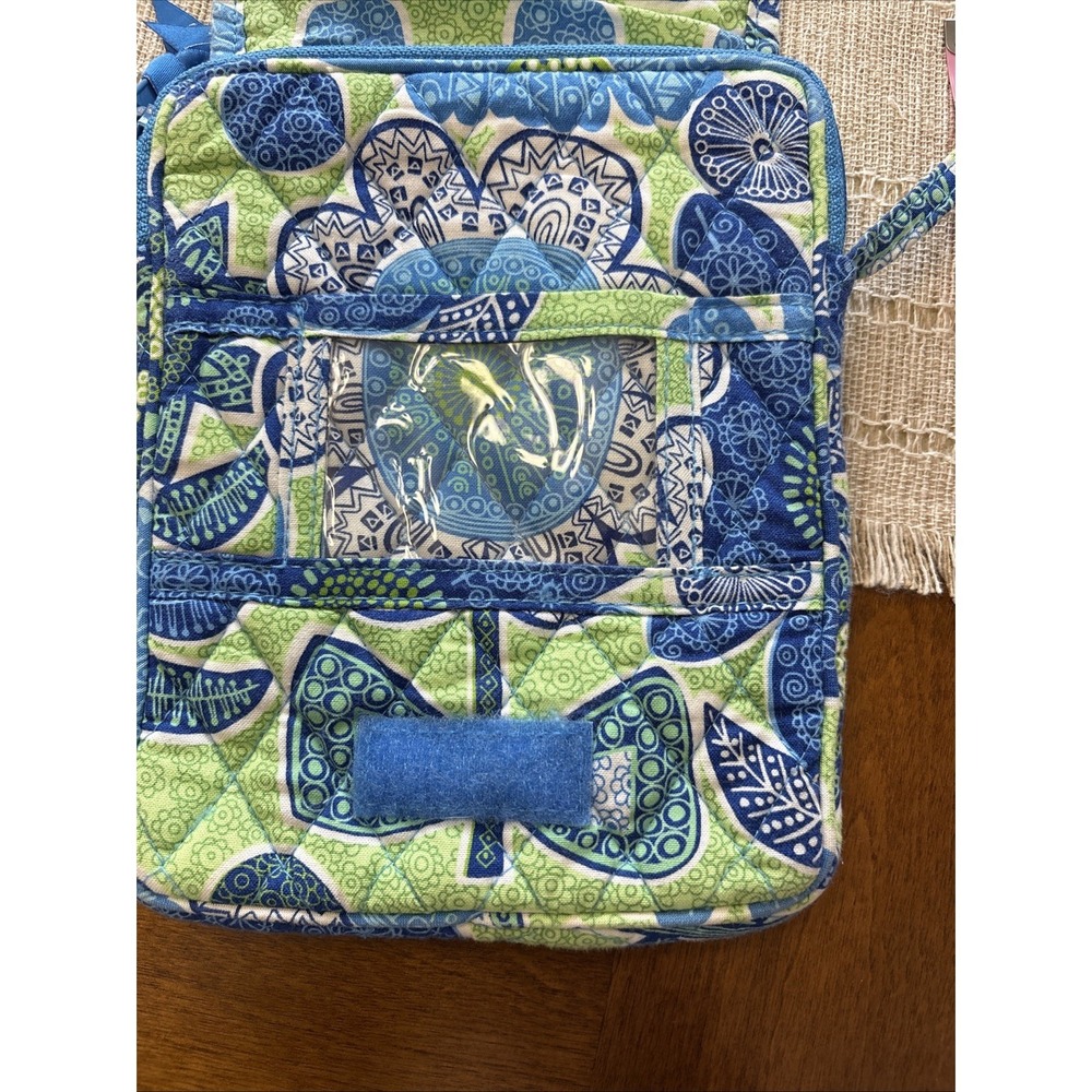 Vera Bradley Crossbody Bag. Doodle Daisy pattern. Great Condition! - Picture 6 of 9